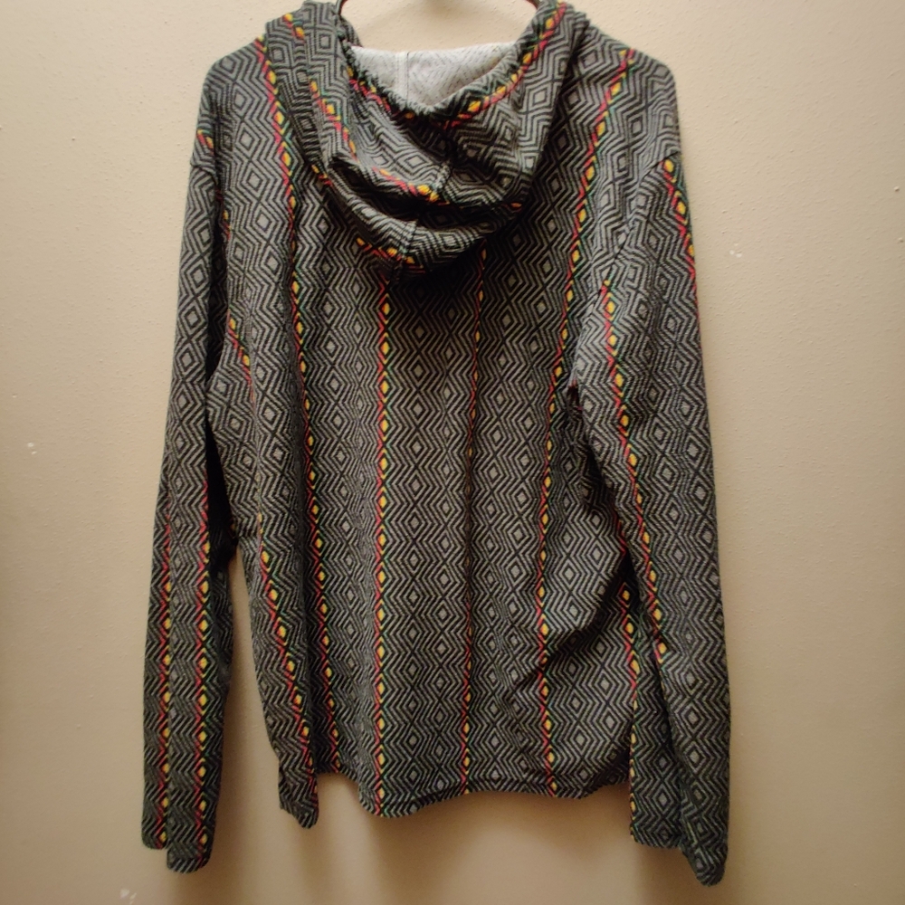 Geometric Patterned Gray Over The Head Hooded Shi… - image 5